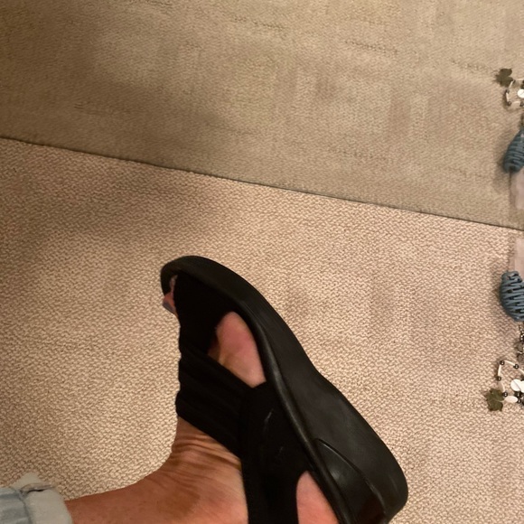 2 pairs of of BZees sandals . Both have been used.... 2 PAIRS! - Picture 11 of 16